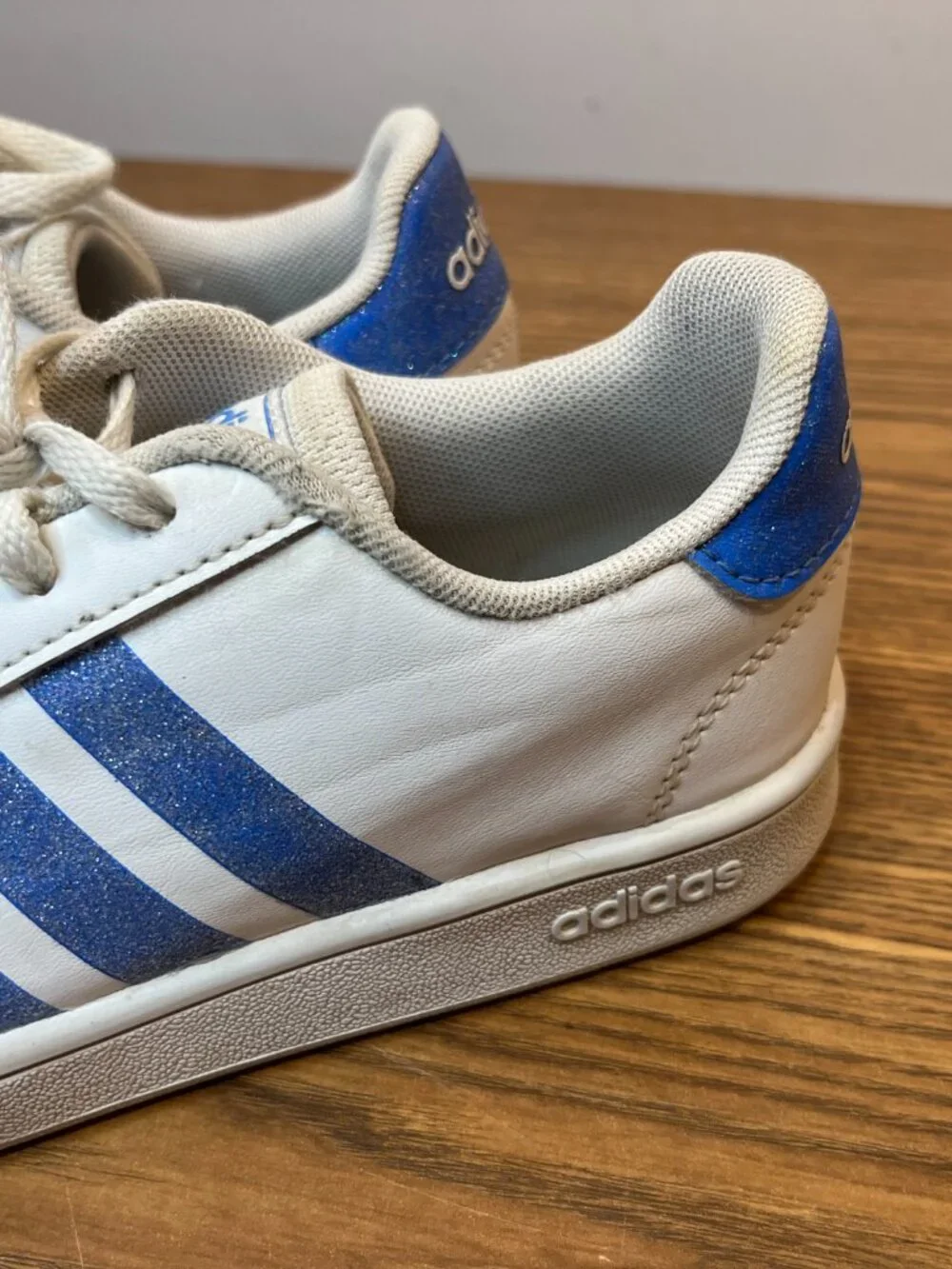 Adidas Girl's Grand Court J 'White Blue Glitter' Sneakers - Youth Size 2.5 - Picture 3 of 6